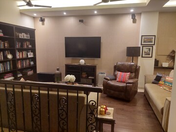 Kitchen in 3 BHK Builder Floor at DLF Green Avenue, Dlf Phase iv – for Rent