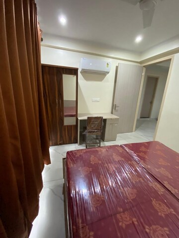 Furnished Amenities in 3 BHK Builder Floor at DLF Green Avenue, Dlf Phase iv – for Rent