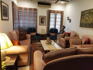 Living Room in 3 BHK Builder Floor at DLF Green Avenue, Dlf Phase iv – for Rent
