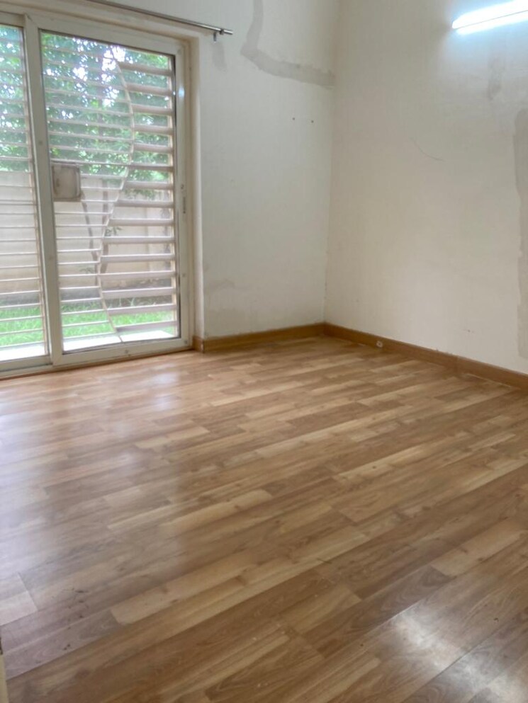 Room, lavender-floors 3 Bedroom 1080 Sq.Ft. Apartment In Sector 89 Faridabad 9559750