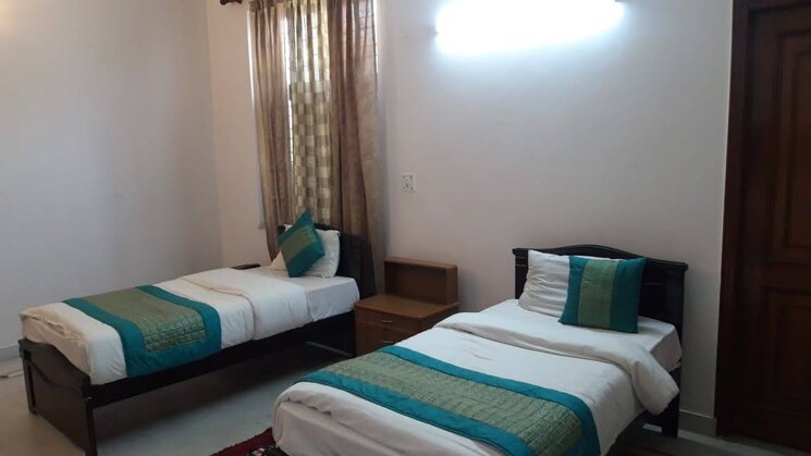 Room, sector 70 Pg For Boys & Girls In Sector 70 9559749