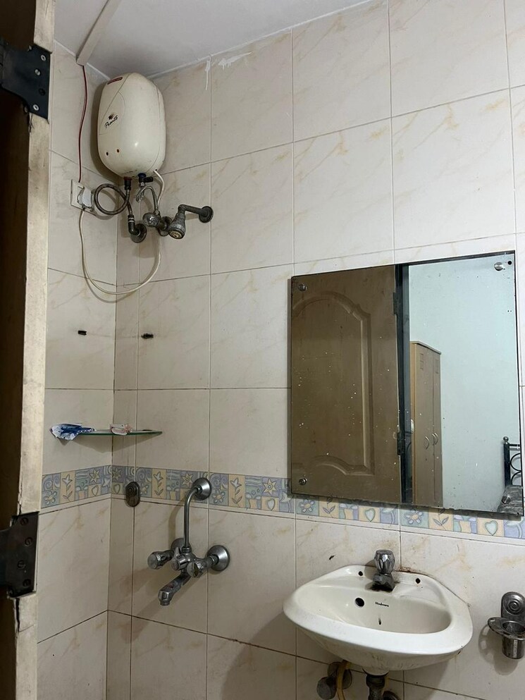 Bathroom, seawoods sector 36 Pg For Boys & Girls In Seawoods Sector 36 9559770