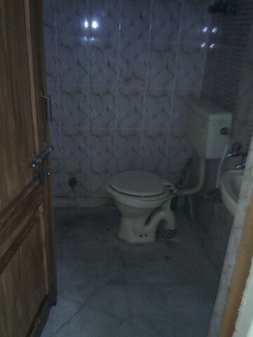 Bathroom in 1 BHK Apartment at Sarita Vihar – for Rent