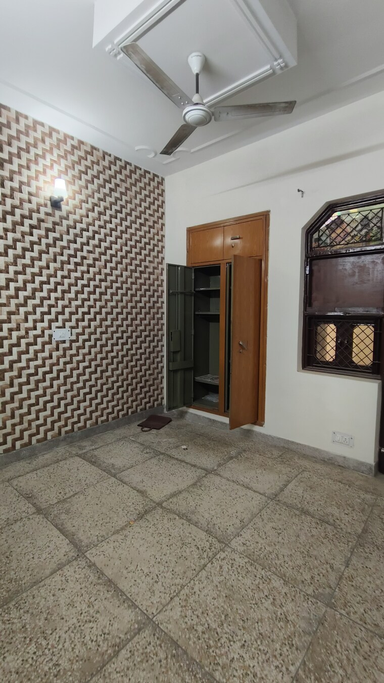 Room, sector 23 2 Bedroom 1800 Sq.Ft. Independent House In Sector 23 Gurgaon 9559816