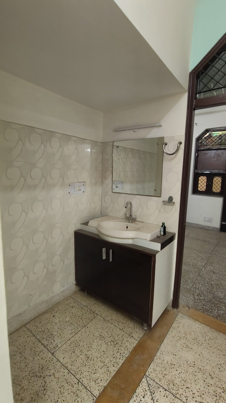 Bathroom, sector 23 2 Bedroom 1800 Sq.Ft. Independent House In Sector 23 Gurgaon 9559816