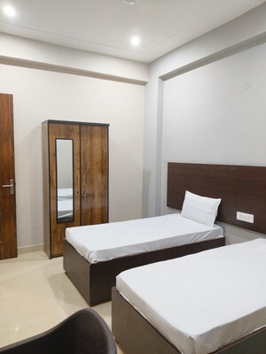 Room in  Pg at Mamura – for Rent