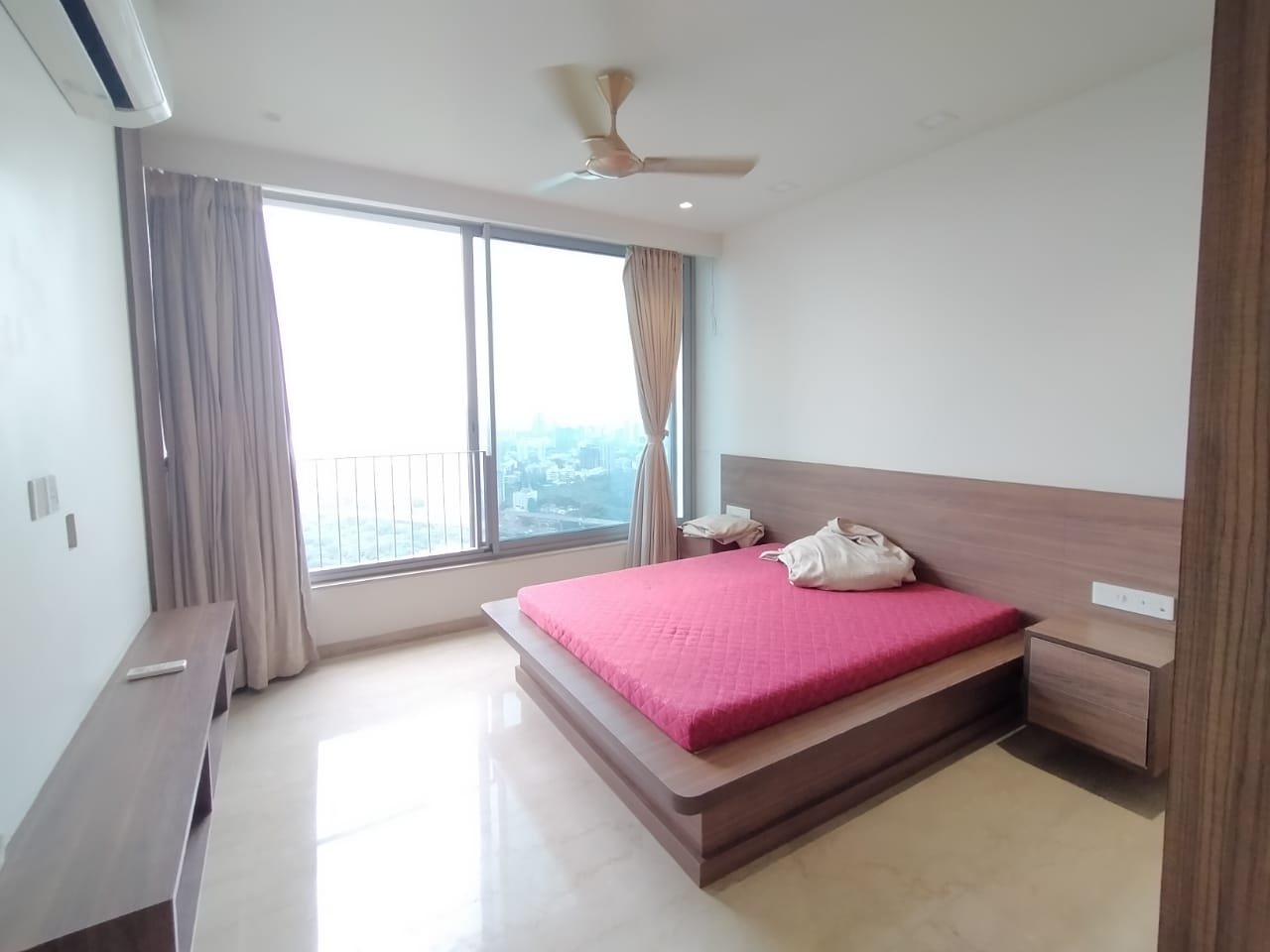 6 BHK + Pooja Room Apartment For Sale in Oberoi Realty Esquire