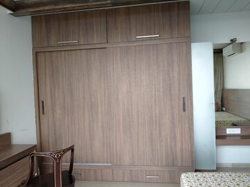 Furnished Amenities in 6 BHK Apartment at Oberoi Realty Esquire, Goregaon East – for Sale