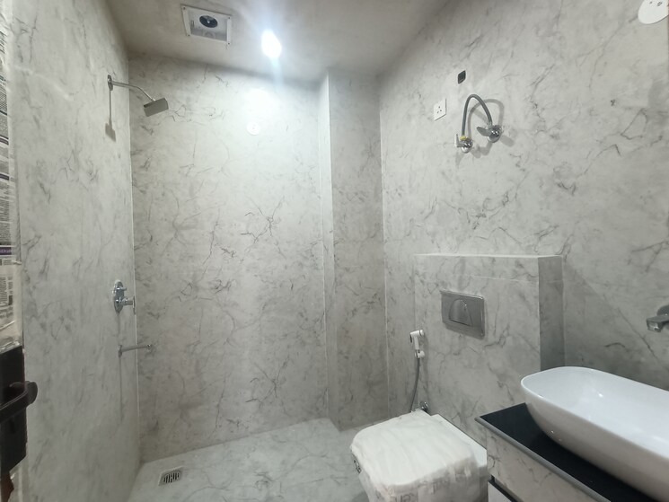 Bathroom, sector 2 3 Bedroom 2250 Sq.Ft. Builder Floor In Sector 2 Faridabad 9559841