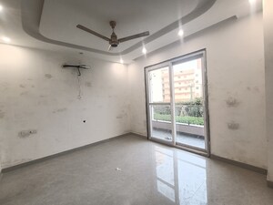 Room in 3 BHK Builder Floor at Sector 2 – for Rent