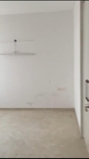 Room in 3 BHK Apartment at Omaxe Royal Residency Faridabad, Sector 79 – for Rent