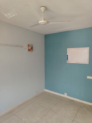 Room in 3 BHK Builder Floor at Unitech Residency Greens, Sector 46 – for Rent