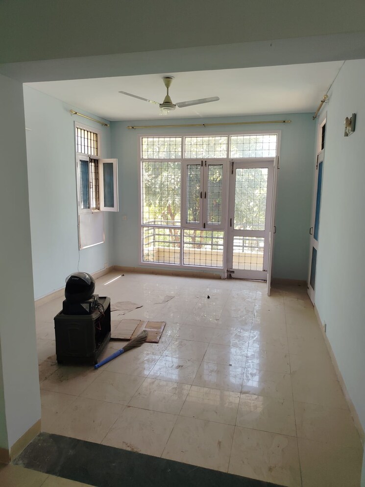 Living Room, unitech-residency-greens 3 Bedroom 360 Sq.Ft. Builder Floor In Sector 46 Gurgaon 9559886