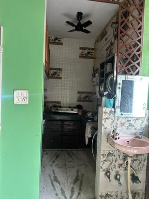 Master Bedroom in 2 BHK Builder Floor at Nirman Vihar – for Rent