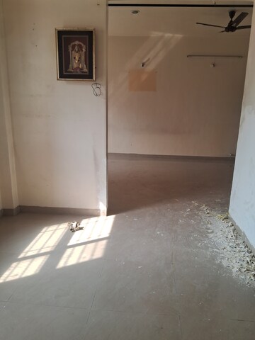 Room in 2 BHK Apartment at Shirine Garden Co Operative Housing Society Ltd, Aundh – for Rent