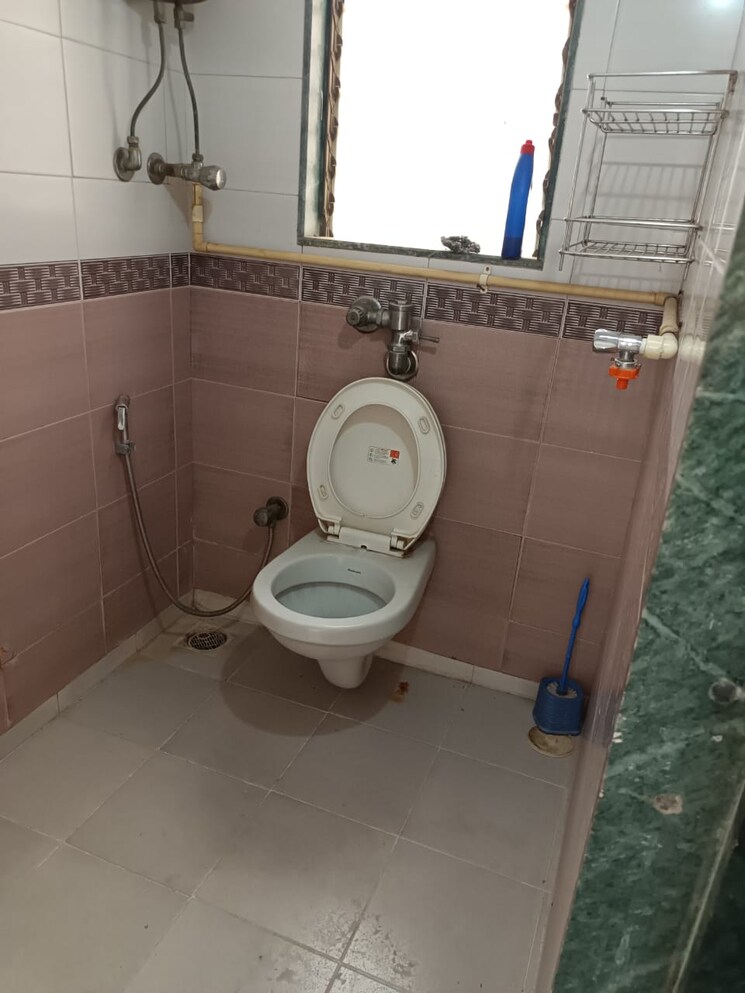 Bathroom, sadguru-complex-ii 2 Bedroom 940 Sq.Ft. Apartment In Goregaon West Mumbai 9559924