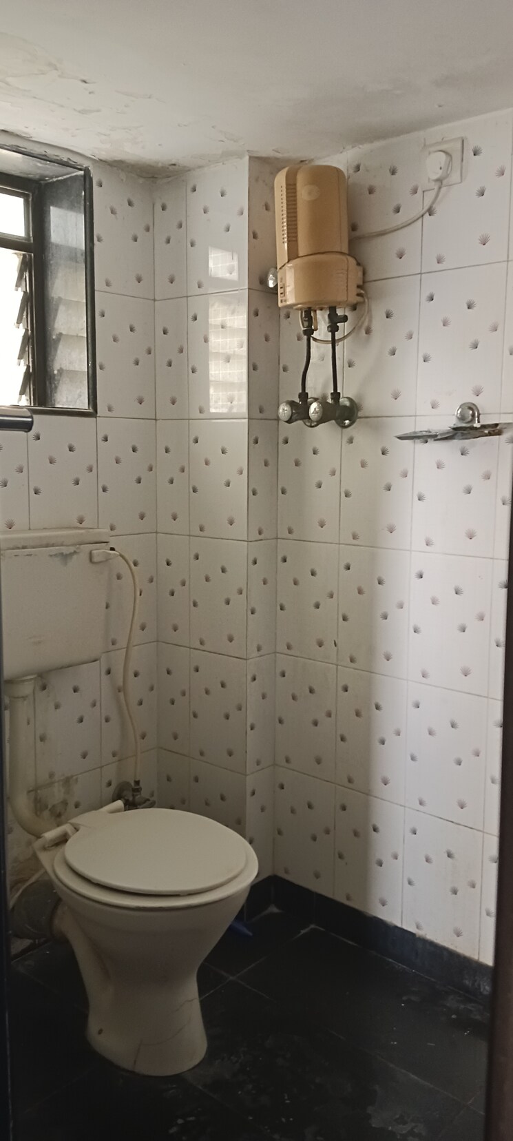 Bathroom, mangal-geeta-apartment 2 Bedroom 750 Sq.Ft. Apartment In Andheri West Mumbai 9559938