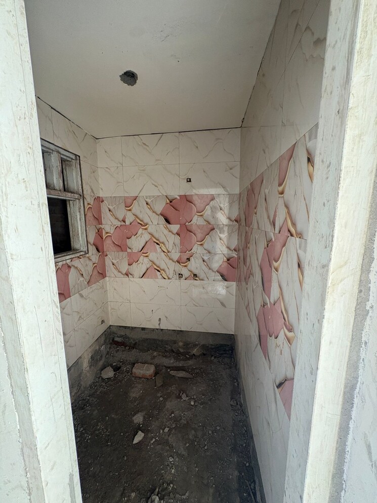 Bathroom, sangam vihar 2 Bedroom 55 Sq.Yd. Apartment In Sangam Vihar Delhi 9559947