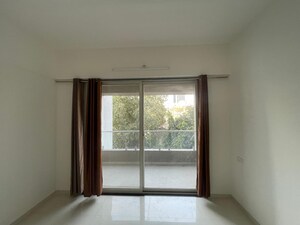 Room in 3 BHK Apartment at Hermes Waves, Kalyani Nagar – for Rent