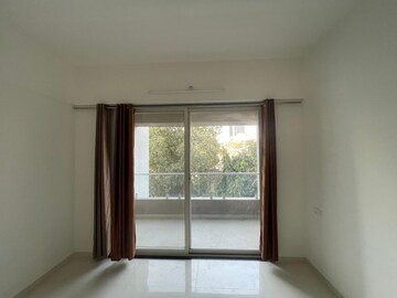 Room in 3 BHK Apartment at Hermes Waves, Kalyani Nagar – for Rent