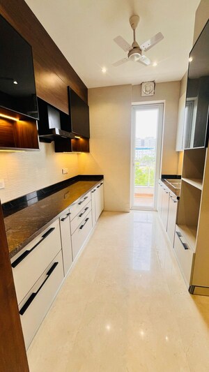 Kitchen in 4 BHK Builder Floor at BPTP Green Oaks, Sector 70a – for Sale