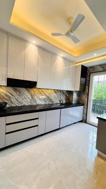 Bedroom in 4 BHK Builder Floor at BPTP Green Oaks, Sector 70a – for Sale