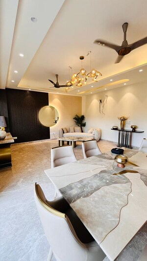 Master Bedroom in 4 BHK Builder Floor at BPTP Green Oaks, Sector 70a – for Sale