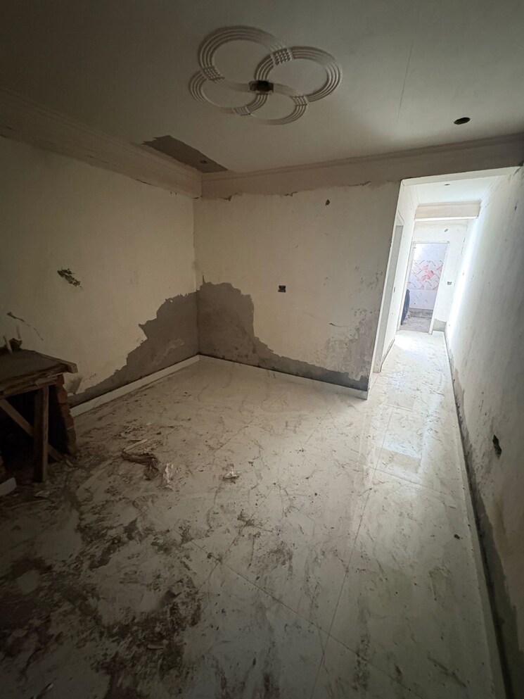 Room, sangam vihar 2 Bedroom 55 Sq.Yd. Apartment In Sangam Vihar Delhi 9559980