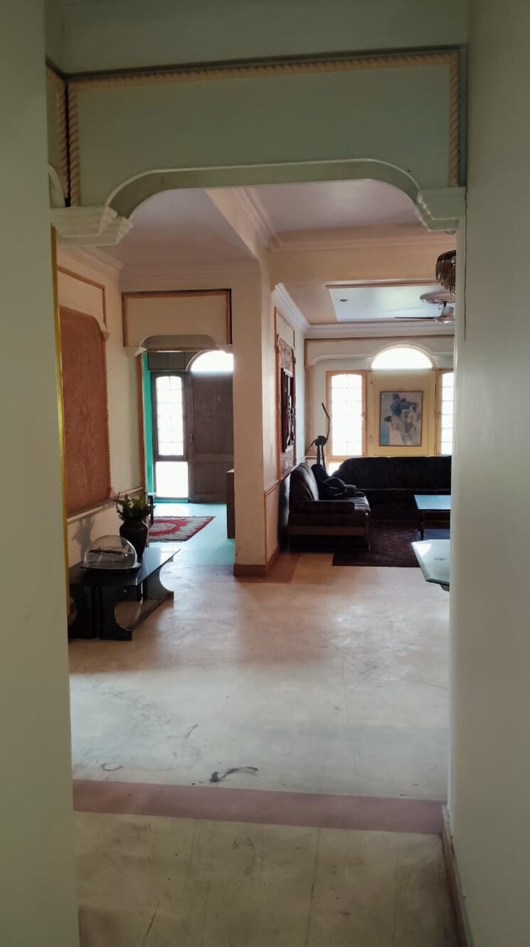 Living Room, hazratganj 3 Bedroom 1650 Sq.Ft. Apartment In Hazratganj Lucknow 9560003