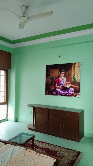 Furnished Amenities in 3 BHK Apartment at Hazratganj – for Rent