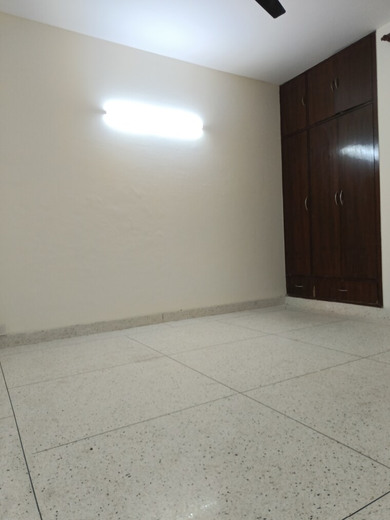 Room, unitech-south-city-ii 3 Bedroom 1300 Sq.Ft. Builder Floor In Sector 50 Gurgaon 9560029