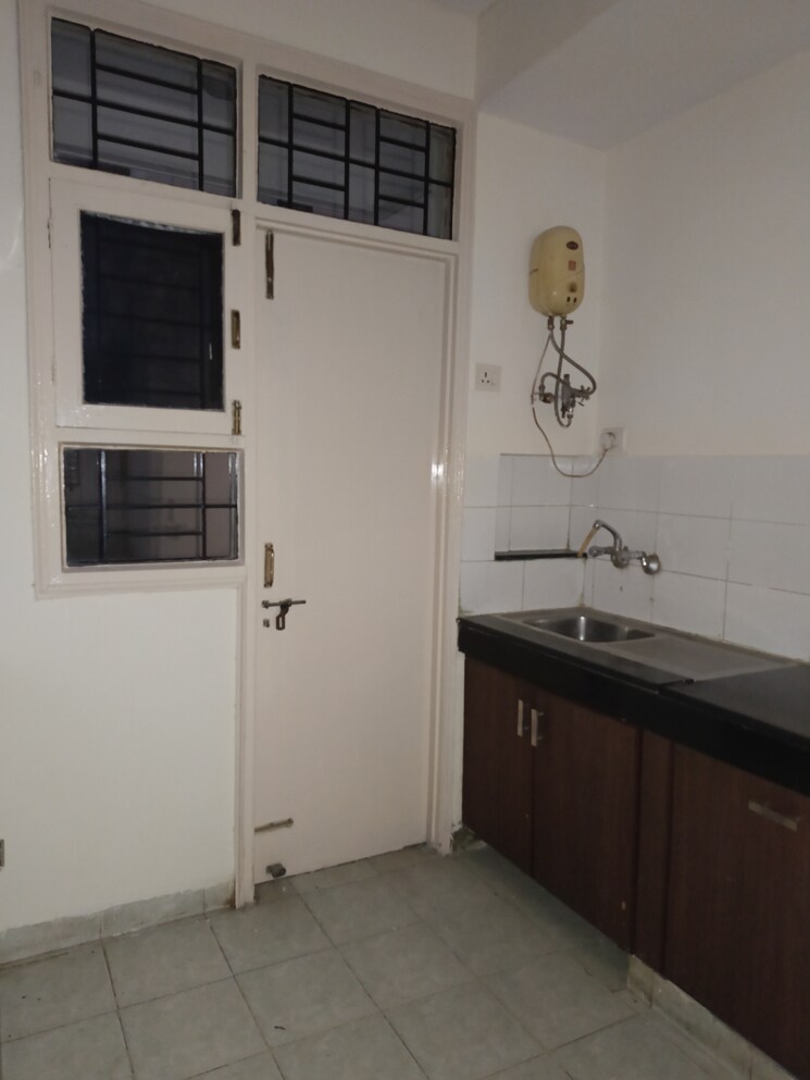 Bathroom, unitech-south-city-ii 3 Bedroom 1300 Sq.Ft. Builder Floor In Sector 50 Gurgaon 9560029