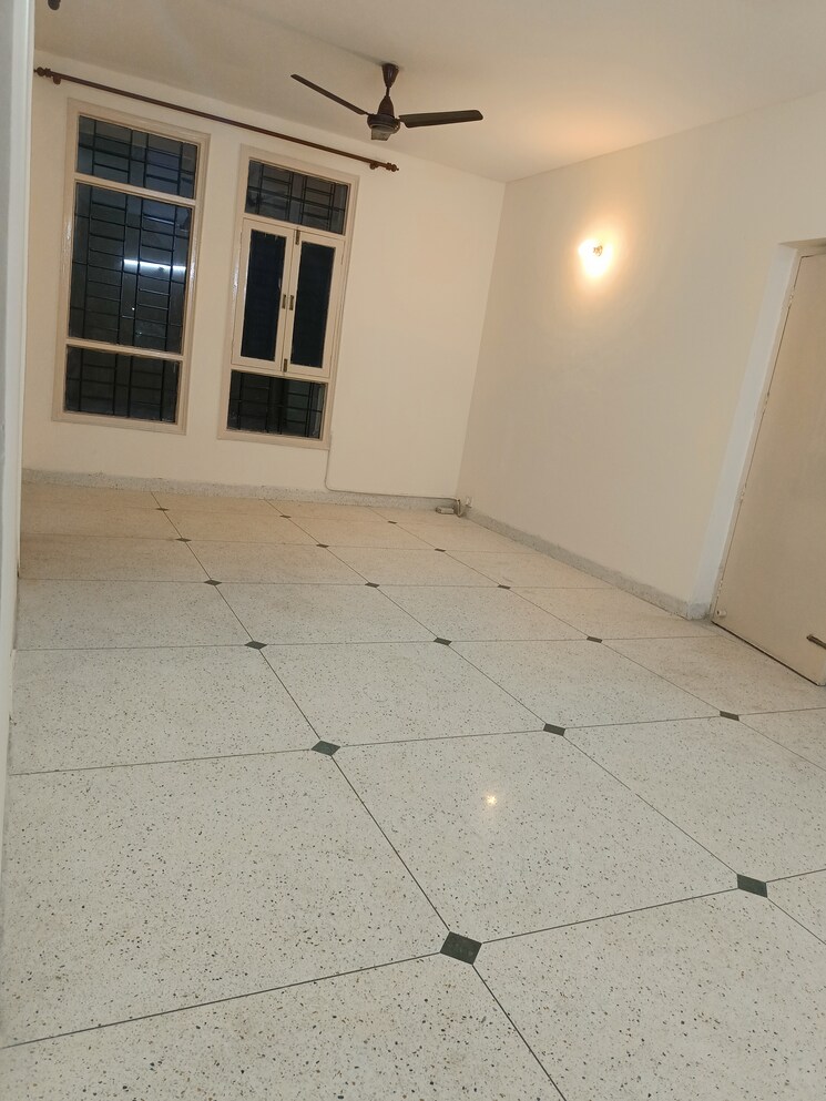 Room, unitech-south-city-ii 3 Bedroom 1300 Sq.Ft. Builder Floor In Sector 50 Gurgaon 9560029