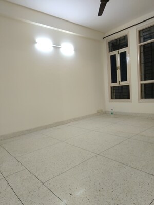 Room in 3 BHK Builder Floor at Unitech South City II, Sector 50 – for Rent