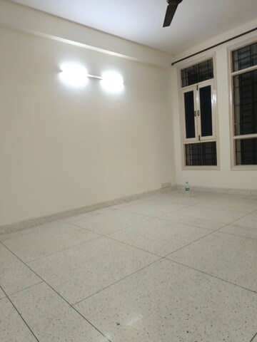 Room in 3 BHK Builder Floor at Unitech South City II, Sector 50 – for Rent