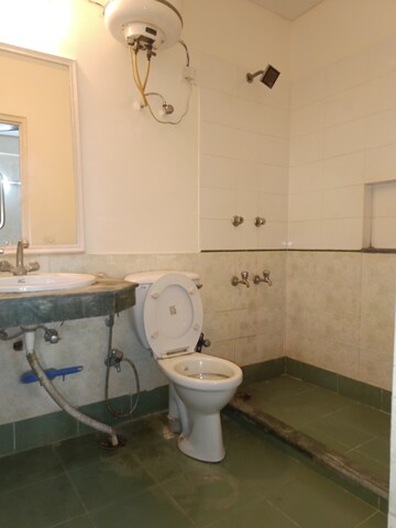 Bathroom in 3 BHK Builder Floor at Unitech South City II, Sector 50 – for Rent