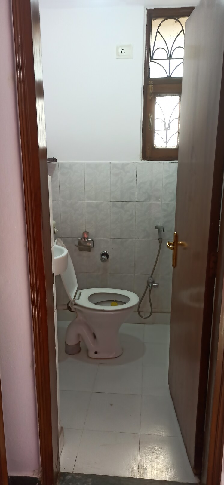 Attached Bathroom, sanskriti-apartments-gurgaon 2 Bedroom 1222 Sq.Ft. Apartment In Sector 43 Gurgaon 9560070