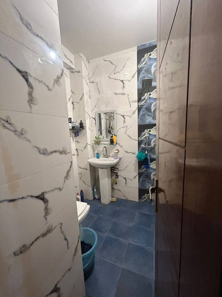 Bathroom, chattarpur 2 Bedroom 850 Sq.Ft. Builder Floor In Chattarpur Delhi 9560030