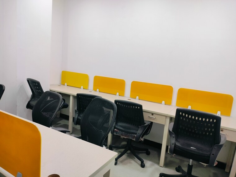 Team Area, sector 16 Commercial Office Space 750 Sq.Ft. In Sector 16 Noida 9560083