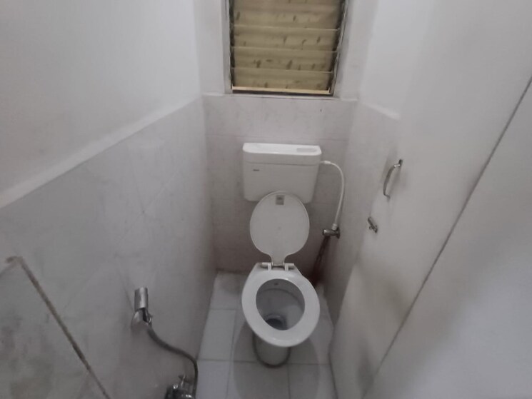 Bathroom, deccan gymkhana Commercial Office Space 650 Sq.Ft. In Deccan Gymkhana Pune 9560090