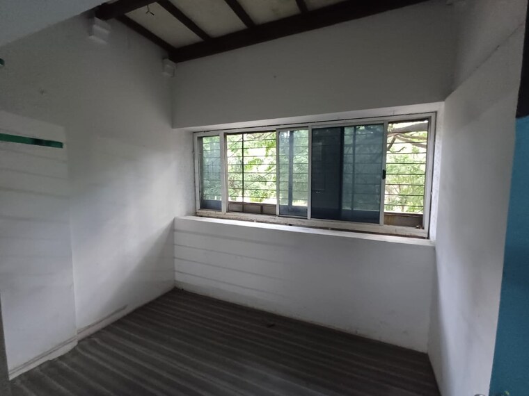 Room, deccan gymkhana Commercial Office Space 650 Sq.Ft. In Deccan Gymkhana Pune 9560090