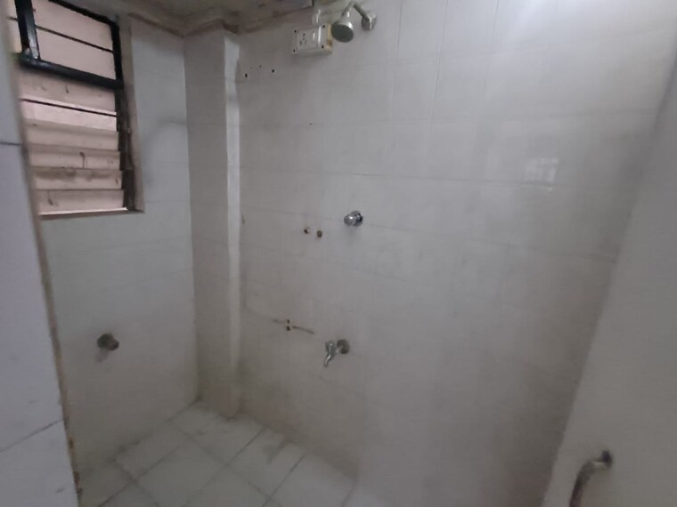 Room, deccan gymkhana Commercial Office Space 650 Sq.Ft. In Deccan Gymkhana Pune 9560090