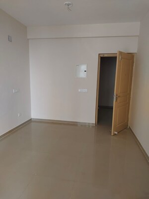 Room in 2.5 BHK Apartment at ORO City, Jankipuram – for Rent