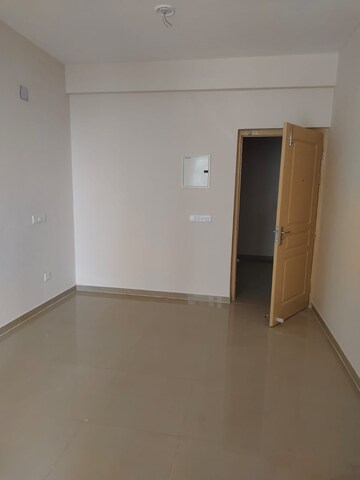 Room in 2.5 BHK Apartment at ORO City, Jankipuram – for Rent
