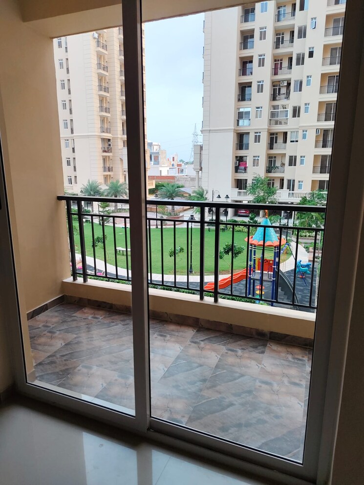 Balcony, oro-city 2.5 Bedroom 1000 Sq.Ft. Apartment In Jankipuram Lucknow 9560114
