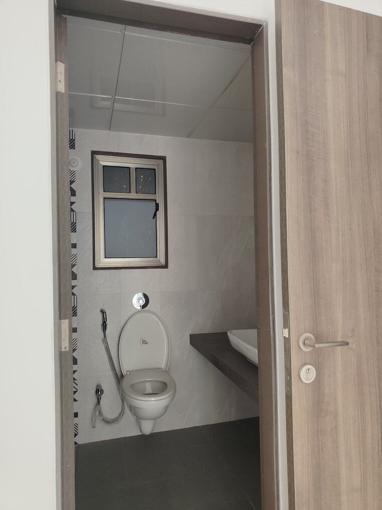 Bathroom, wadgaon sheri 3 Bedroom 1076 Sq.Ft. Apartment In Wadgaon Sheri Pune 9560106