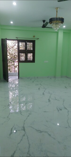 Room in 2 BHK Apartment at Aadharshila Apartment, Sarita Vihar – for Rent