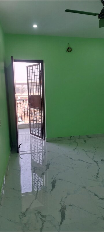 Room in 2 BHK Apartment at Aadharshila Apartment, Sarita Vihar – for Rent