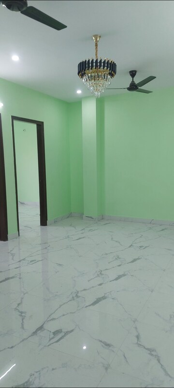 Room in 2 BHK Apartment at Aadharshila Apartment, Sarita Vihar – for Rent