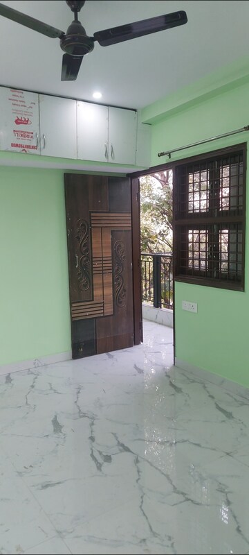 Room in 2 BHK Apartment at Aadharshila Apartment, Sarita Vihar – for Rent